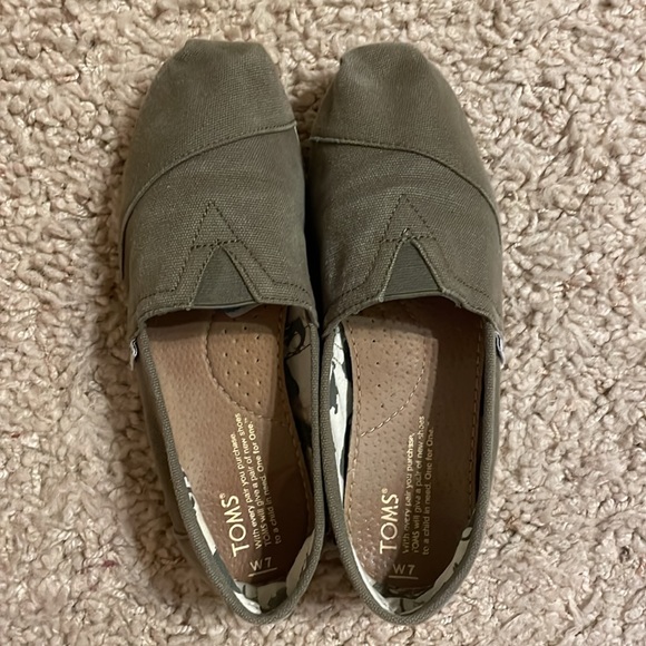 Toms - Picture 4 of 5